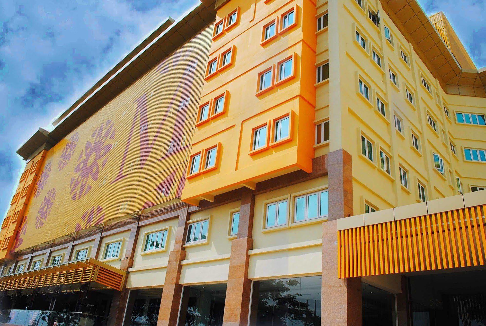 The Avenue M Hotel Johor Bahru Exterior photo